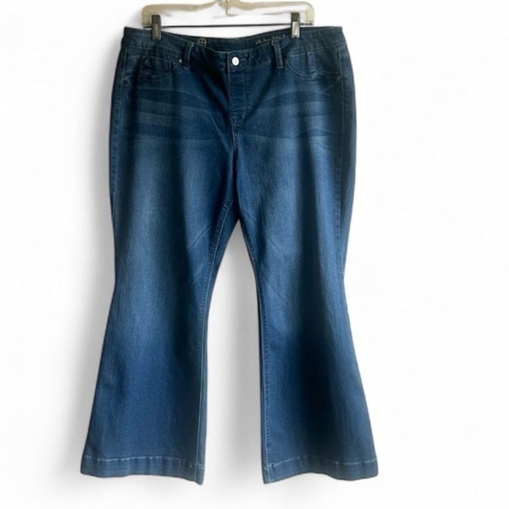 Hot In Hollywood Silky Denim Pull On Flare With Stretch Jeans Size XL Petite